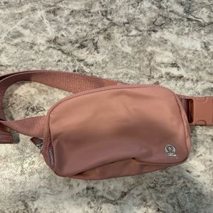 Lululemon everywhere belt bag